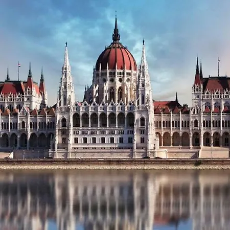 Boutique Jokai - In The Center *